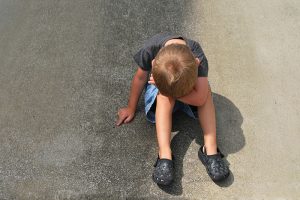 A gyermekkori fájdalom visszaüt.