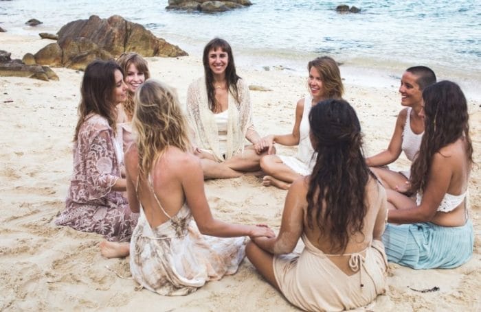 Az egészség témájába sorolható továbbá a személyes fejlődés és a nőiesség fejlesztésének kérdése.